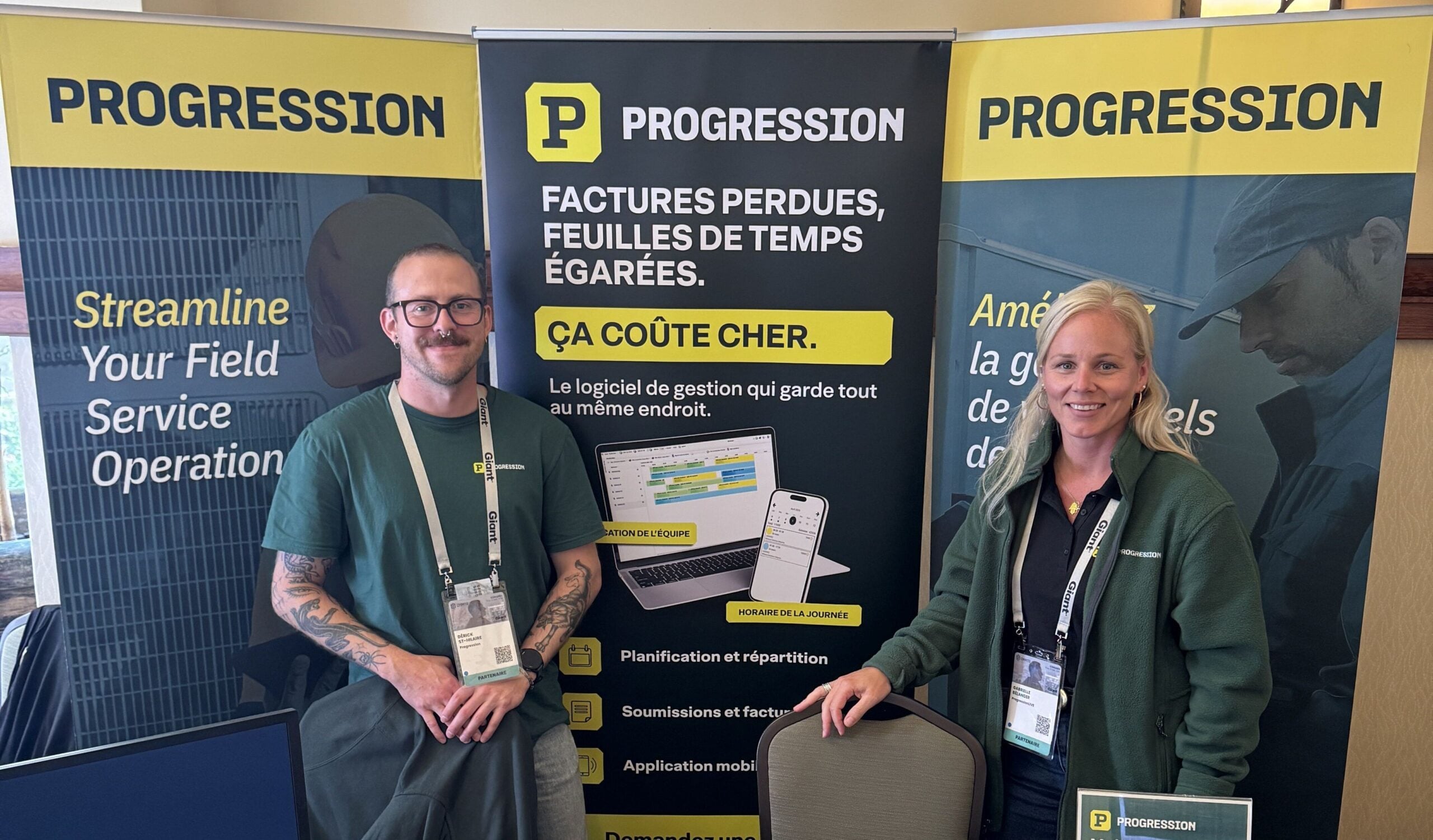 L'équipe de Progression au kiosque ProgressionLIVE pendant le congrès CMMTQ 2026